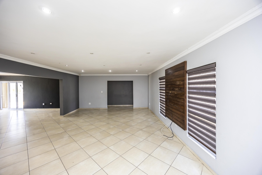 4 Bedroom Property for Sale in Sunrise On Sea Eastern Cape